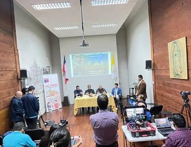 Iglesia entregan programa de la fiesta de la Tirana 2023 y delegado refuerza a cumplir con medidas de seguridad