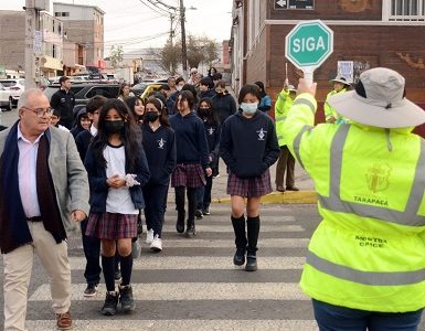 GORE Tarapacá financia plan de oportunidades laborales a adultos mayores con programa “Monitores de cruces peatonales escolares”