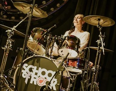 Fundación Cultural Los Jaivas y School of Rock abren convocatoria en todo Chile, para postular a su cuarta beca de educación musical