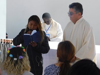 Cinco internas bolivianas recibieron el bautismo en el Centro Penal de Alto Hospicio. Ofició el sacerdote iquiqueño Armando Vergara