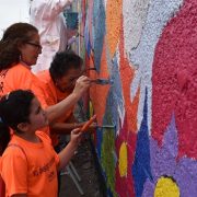 Mural «Mujeres por la vida y la democracia» diseñado por muralista Patricio Madero, fue pintado en muralla del Liceo A-7 Bernardo O´Higgins