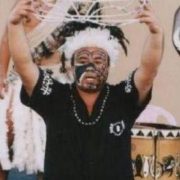 En Rapa Nui, isla que hizo su hogar quedarán restos de folclorista Petero Bacho,  ganador en competencia folclórica Viña 1987, junto a Manu- Rere