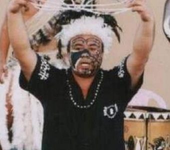 En Rapa Nui, isla que hizo su hogar quedarán restos de folclorista Petero Bacho,  ganador en competencia folclórica Viña 1987, junto a Manu- Rere