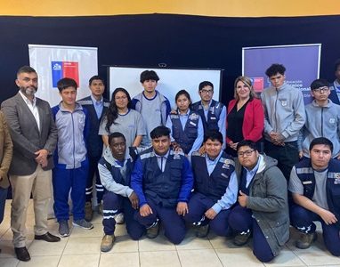 Charla presentada a estudiantes del Liceo Politécnico,  abordó desafíos para la formación de capital humano especialistas en energía