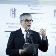 Gobierno presenta paquete de medidas para prevenir sobrendeudamiento de las personas. Proyecto se enviará al Congreso para su discusión