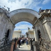 Investigación autogestionada e interdisciplinar de profesionales iquiqueños, para rescatar la Memoria que evidencian tumbas y mausoleos del Cementerio N° 1