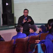 Estudiantes de Iquique y Alto Hospicio recorren Salitrera Humberstone para aprender sobre la historia y el patrimonio regional