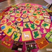 Internas del Complejo Penitenciario de Alto Hospicio recibieron diplomas tras finalizar taller de arpillera, que es parte del programa «Visitas Artísticas»