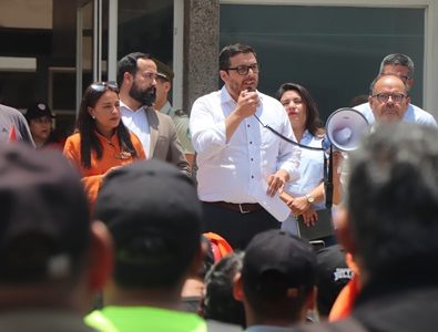 En medio del conflicto y  movilizaciones, autoridades recibieron a representantes de trabajadores de empresa Cosayach, quienes expresaron sus demandas