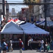 “Vive Navidad en Vivar”: Más de 180 locatarios y emprendedores ofrecen sus productos en el centro de Iquique, iniciativa que busca apoyar al comercio regular 