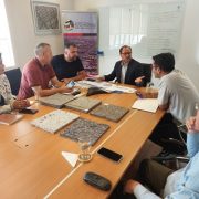 Alcalde Ferreira articula encuentros con autoridades de gobierno, Zofri y empresa privada para atender contaminación de textiles en cerros de Alto Hospicio