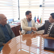 DGA del MOP Tarapacá y UNAP firman acuerdo de cooperación enfocado en transferencia de conocimiento e investigaciones conjuntas.