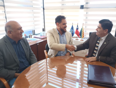 DGA del MOP Tarapacá y UNAP firman acuerdo de cooperación enfocado en transferencia de conocimiento e investigaciones conjuntas.