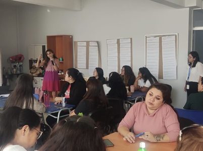 SLEP Iquique realiza primera Jornada de Trabajo con educadora de Alto Hospicio para reflexionaron sobre gestión pedagógica y liderazgo educativo.