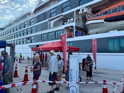 Por segunda vez crucero Viking Octantis, el 13° de la temporada, recaló en Iquique, con más de 700 cruceristas a bordo
