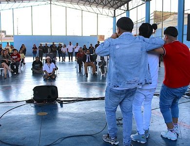 Jóvenes en reinserción social revelan creatividad musical en cierre de programa “Liberando Talento”, mostrando los aprendizajes mediante el “Kolectivo Resurgir”,
