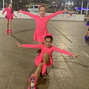 Alumnas del taller de Patinaje Artístico de la IMI, saludaron a sus madres en su día, con llamativa presentación creada por ellas y el apoyo de la entrenadora