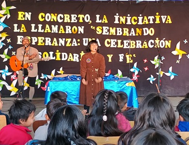 Obra que cuenta la leyenda del Cerro Dragón, la duna más grande del mundo,  fue presentad en el Centro Comunitario El Rubio de Alto Hospicio.