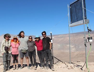 Nuevas estaciones de investigación para el estudio del agua de niebla fueron instaladas en Pampa Dos Cruces y Alto Camarones en Arica