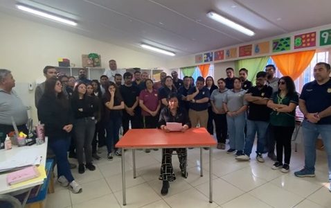 Docentes de Liceo de P. Almonte declaran persona «no grata» a concejala Poveda. Los acusa de «hacer vista gorda»  y «bajar perfil» a violencia escolar