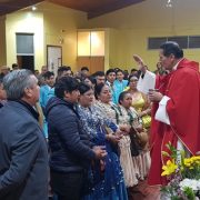 Con celebración de Eucaristía, comunidad concluyó festejos en honor al Tata Santiago y nuevos pasantes recibieron la bendición