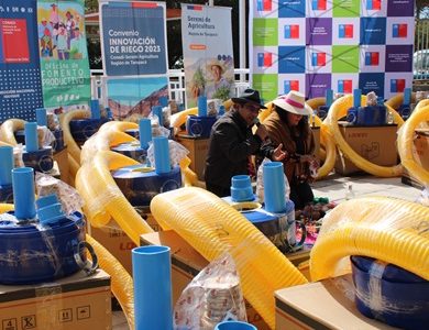 34 agricultores y agricultoras del Tamarugal recibieron motobombas para resguardar sus sistemas de riego ante emergencias climáticas