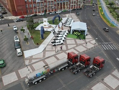  Flota vehicular moderna, consiste en camiones, remolques y camionetas para los distintos servicios, recibió Municipalidad de Iquique