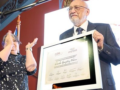 Secretario ejecutivo de FASIC Claudio González Urbina recibió el Premio Nacional de Derechos Humanos 2024