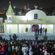 En un escenario de realismo mágico con bajas temperaturas y heladas, se inauguró en Alto Hospicio, réplica a gran tamaño del templo de La Tirana