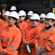 Mujeres iquiqueñas innovadoras, se forman en labores de pintura y barnizado, a través de programa de construcción del SENCE 
