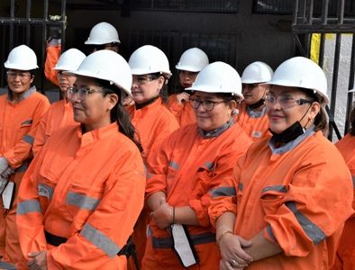 Mujeres iquiqueñas innovadoras, se forman en labores de pintura y barnizado, a través de programa de construcción del SENCE 