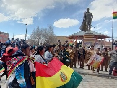 Delegación chilena participó en emotiva celebración y masivo desfile por  los 199 años de la independencia del Estado Plurinacional de Bolivia