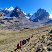 Cholitas Escaladoras te invitan a subir el volcán Isluga este Día de la Montaña. Actividad organizada por CONAF, aún dispone de cupos para participar