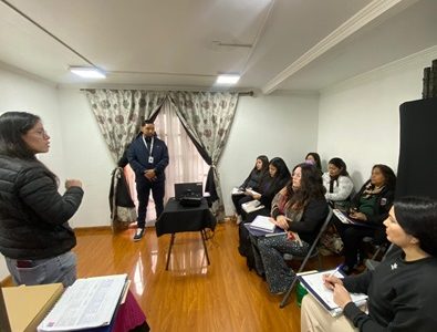 Trabajadores de organizaciones de Alto Hospicio fortalecen habilidades parentales  en taller orientado a desarrollar estrategias preventivas