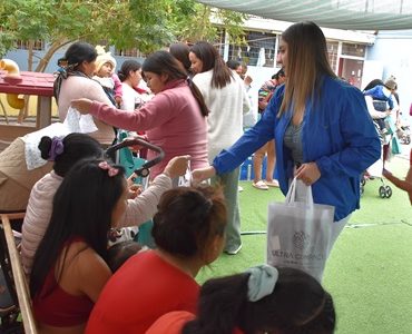 Internas del centro penitenciario y sus hijos e hijas, recibieron útiles de aseos, regalos y golosinas, por aniversario de Sanitaria