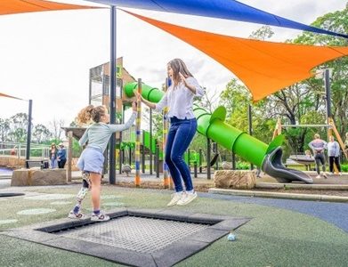Municipalidad de Iquique intervendrá más de mil 500 metros cuadrados con juegos infantiles y equipamiento, en 11 plazas y sitios eriazos