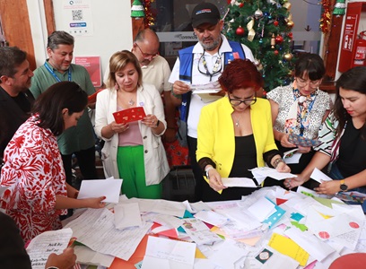 Gabinete regional de Tarapacá apadrinó a niños y niñas que enviaron en el marco de campaña de Correos de Chile «Apadrina un sueño»