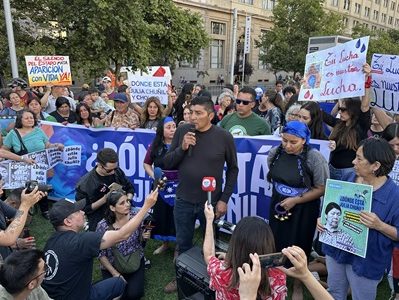 Familia de dirigenta mapuche desaparecida, Julia Chuñil, y organizaciones sociales, exige frente a La Moneda agilizar la búsqueda