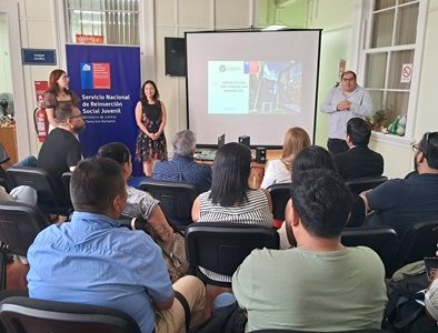 Equipos técnicos y profesionales  fortalecen competencias en reinserción social de jóvenes en Tarapacá, a casi un año de su implementación
