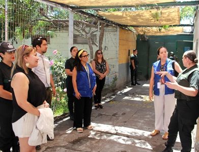 Mejoran condiciones de internas y funcionarias de Gendarmería: Entregan nuevo mobiliario médico en cárcel de mujeres de Iquique