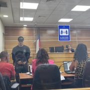 Fiscalía obtiene prisión preventiva de imputado que colisionó locales comerciales manejando ebrio, por Thompson hacia Baquedano en un vehículo robado