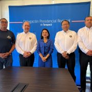 Delegada presidencial recibió información de intervención al Cuerpo de Bomberos de Alto Hospicio, en encuentro con presidente nacional