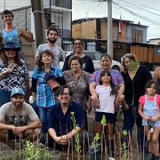 Apoyados con proyecto FIC, profesionales UNAP y vecinos del Barrio Norte Hospital transforman microbasural en jardín comunitario