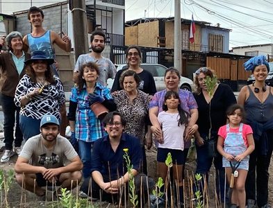 Apoyados con proyecto FIC, profesionales UNAP y vecinos del Barrio Norte Hospital transforman microbasural en jardín comunitario