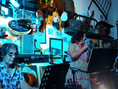 Dos horas de concierto de canto comprometido, resistencia e identidad, en Concierto de la iquiqueña Ximena Brain