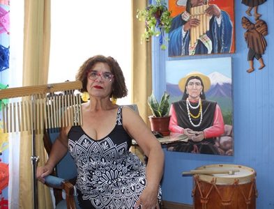 La gran artista iquiqueña Ximena Brain, reconocida como cantante de la resistencia, se presentará junto a sus músicos en el Rincón Guachaca.