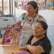 Estudio OF impulsa la creatividad y la memoria colectiva con el laboratorio ‘Collage de Objetos’ para mujeres cuidadoras