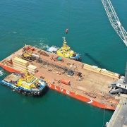  ITI embarca exitosamente una grúa móvil de más de 500 toneladas, maniobra que requirió la intervención de personal de la Compañía y de contratistas