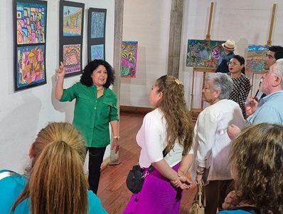 Muestra «Entre flores y colores» en casa Municipal de la Cultura: Una propuesta para sumergirse en el arte, la belleza, y conectarse con un proceso de introspección