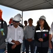 Destacan construcción de pionera planta solar en colegio William Taylor, de Alto Hospicio, desarrollada por estudiantes de cuarto medio en su práctica profesional.